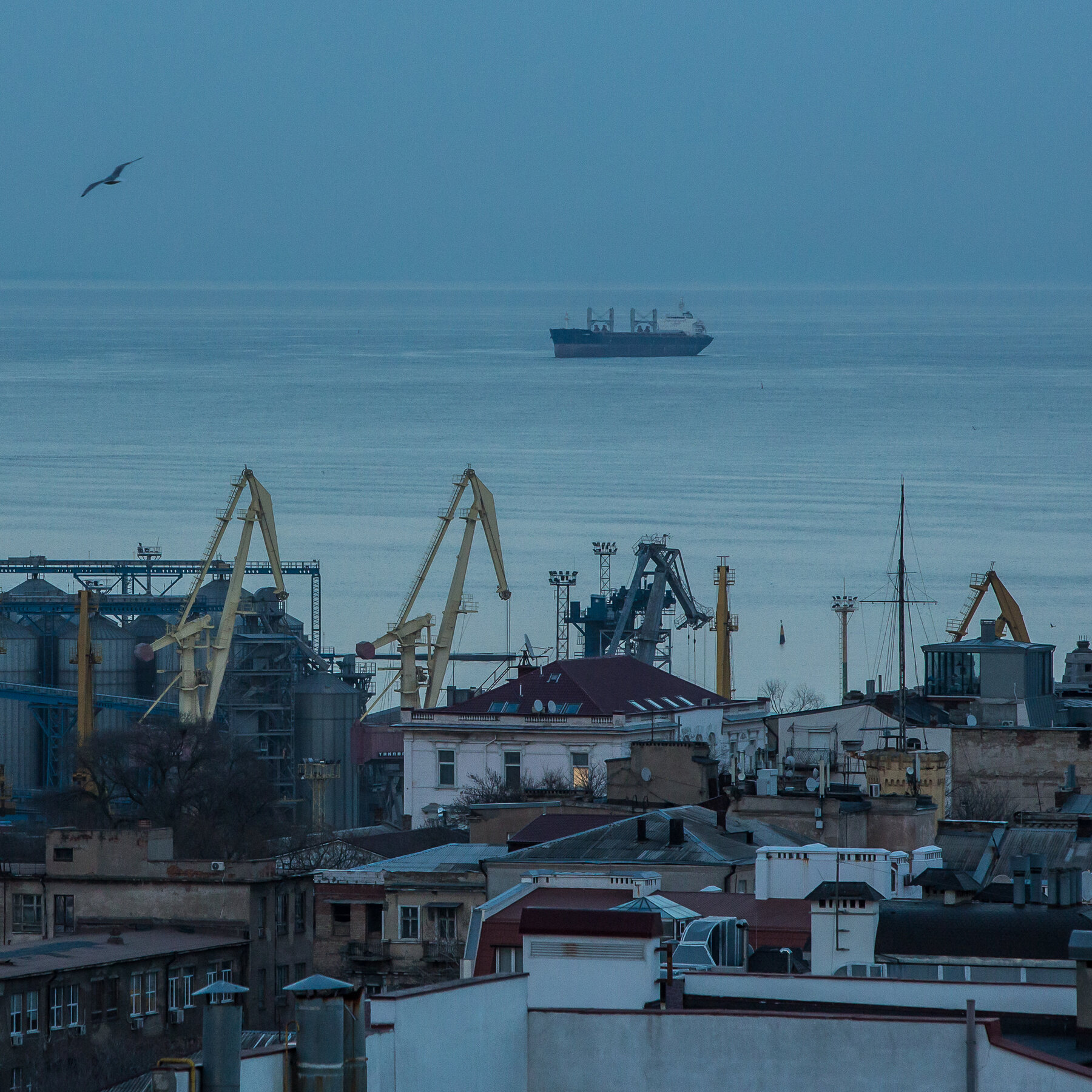 russian-strikes-on-ukrainian-ports-target-civilian-shipping