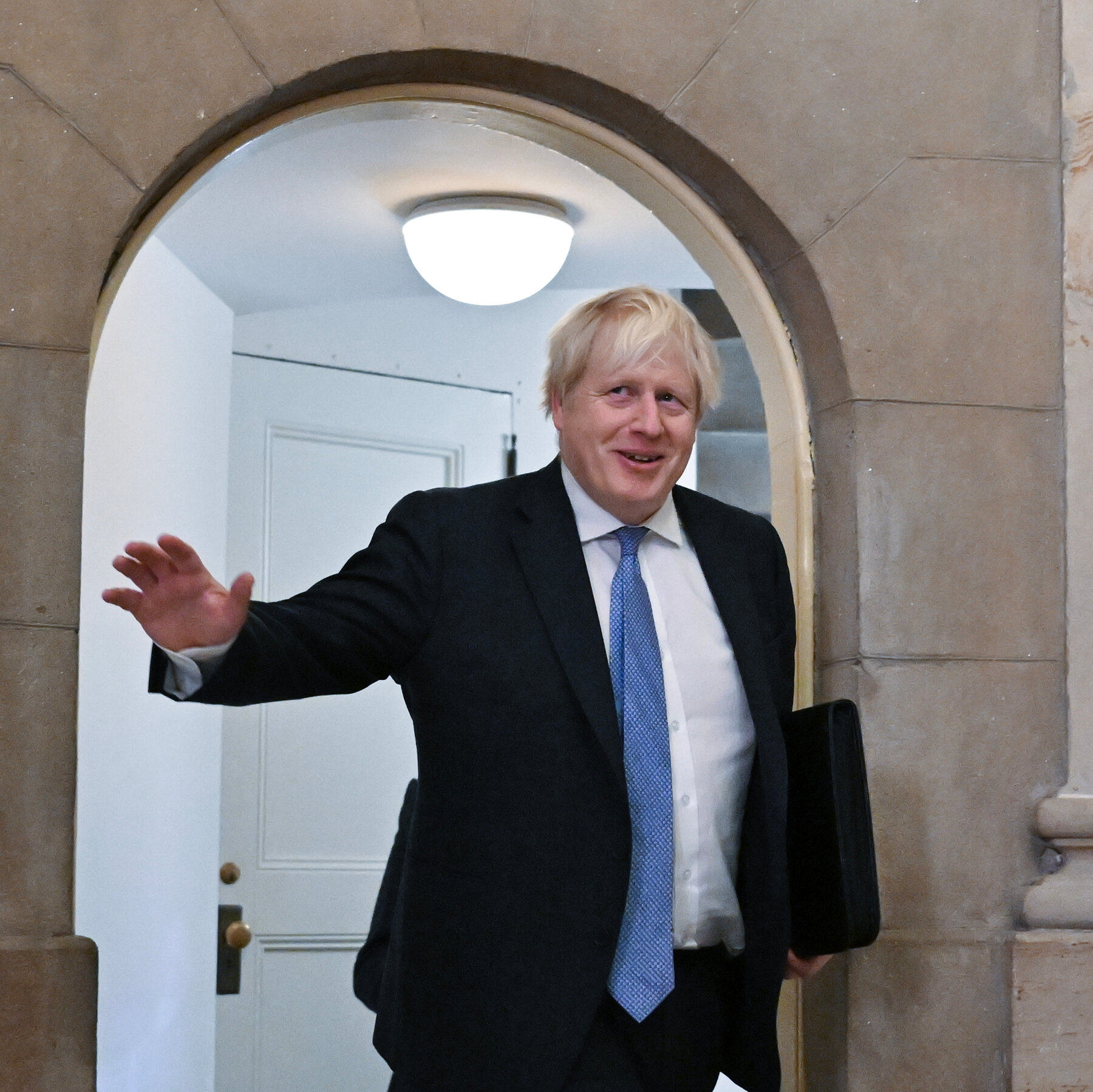 boris-johnson-makes-a-case-for-trump’s-return,-and-perhaps,-his-own