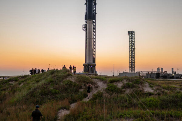 spacex-pulls-off-unprecedented-feat,-grabs-descending-rocket-with-mechanical-arms