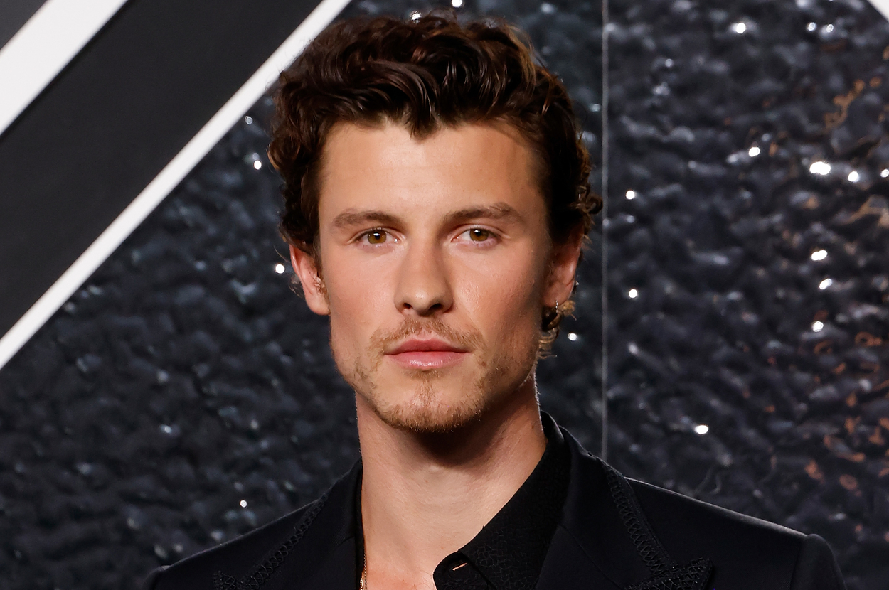 “kinda-bugging-me”:-shawn-mendes-just-broke-his-silence-on-all-of-the-“noise”-surrounding-him-and-camila-cabello-after-sabrina-carpenter-seemingly-lifted-the-lid-on-their-messy-love-triangle