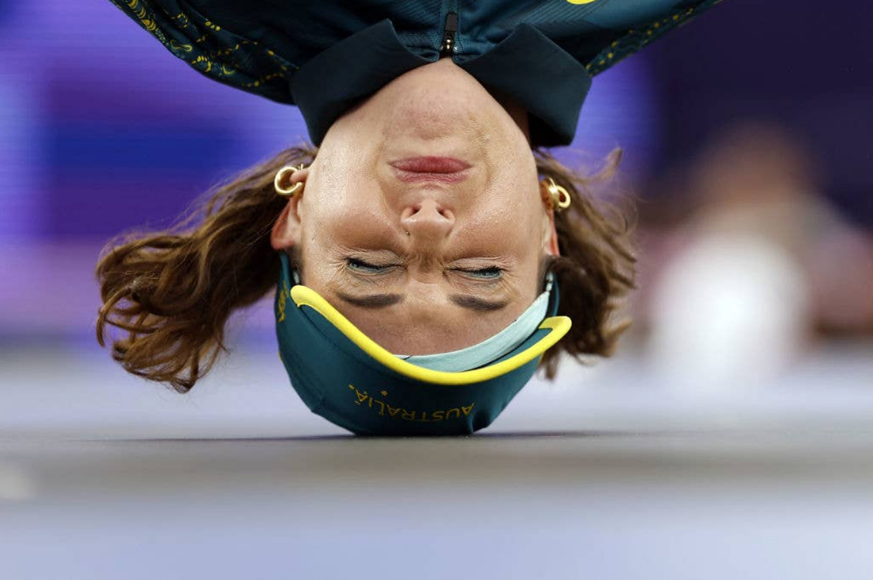 26-olympic-breakdancing-pics-that-range-from-super-impressive-to-a-little-weird