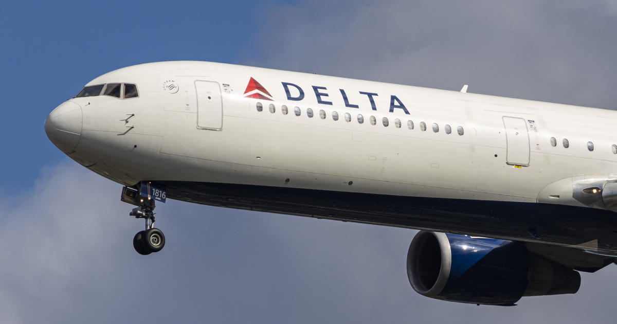 delta-cancels-meal-service-on-more-than-200-flights-over-food-safety-issue