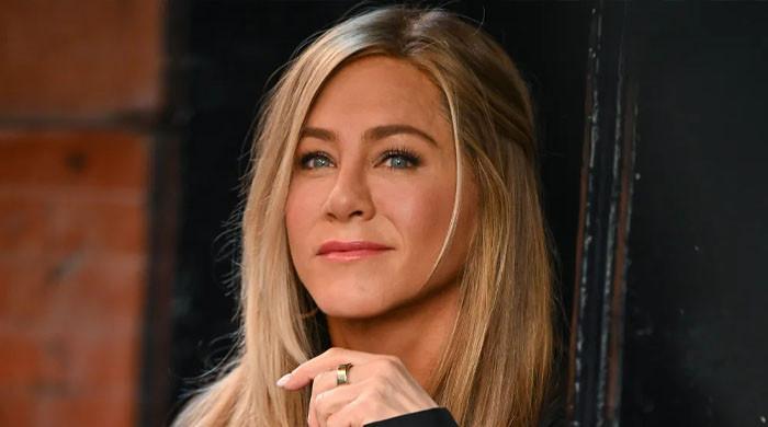 jennifer-aniston’s-new-approach-to-keeping-dates-with-‘roster-of-guys’-private