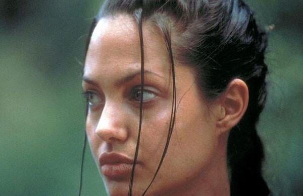 angelina-jolie-blocks-aging-with-‘cosmetic-procedures’