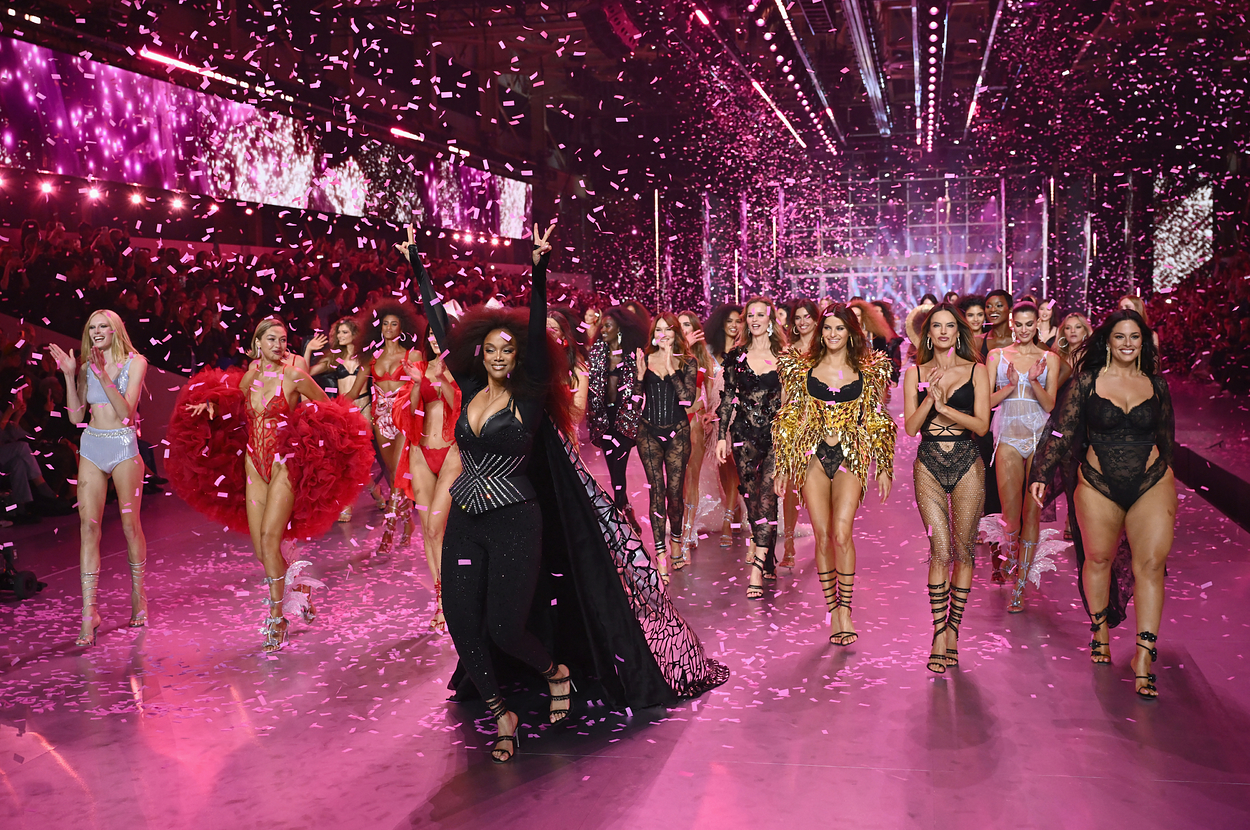 here’s-everyone-who-walked-in-the-victoria’s-secret-fashion-show