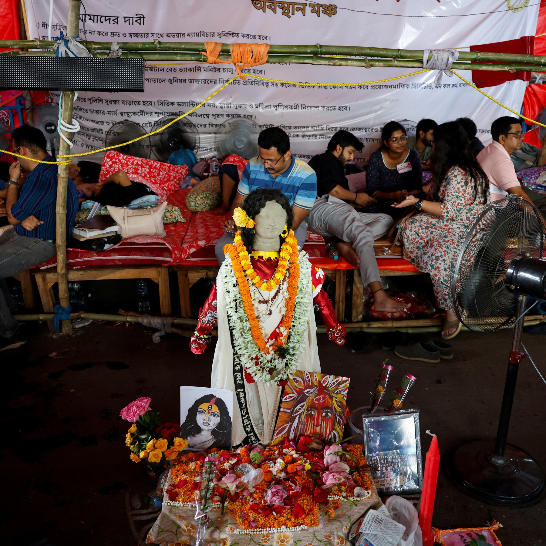 indian-doctors-go-on-hunger-strike-to-protest-killing-of-colleague