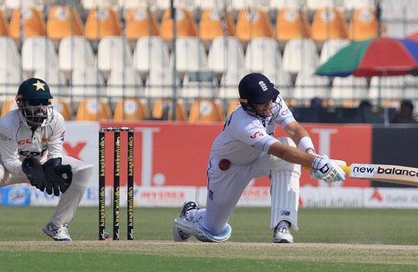 england-resume-batting-on-day-4-as-pakistan-eye-victory-in-second-test