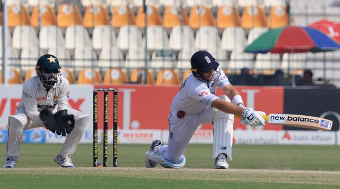 england-resume-batting-on-day-4-as-pakistan-eye-victory-in-second-test