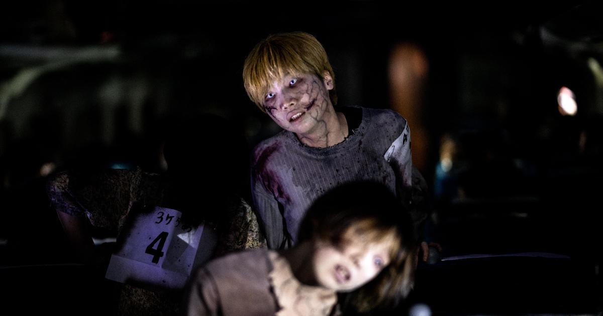 japan-“zombie”-train-spooks-passengers-ahead-of-halloween