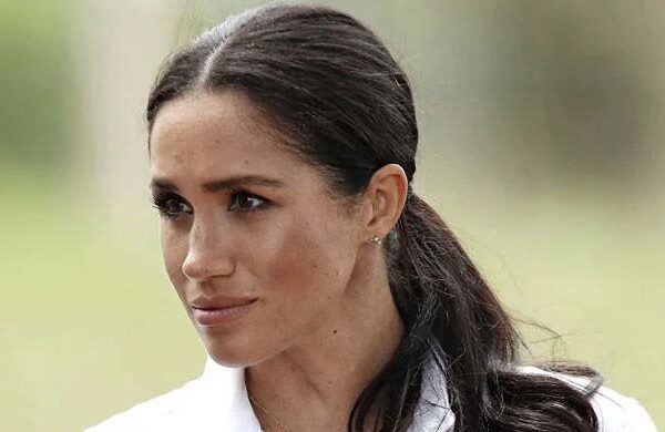 meghan-markle-doing-buckingham-palace-major-favor?