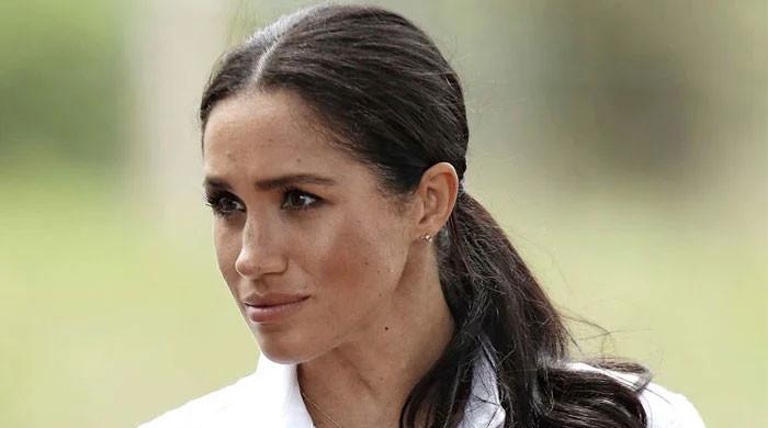 meghan-markle-doing-buckingham-palace-major-favor?