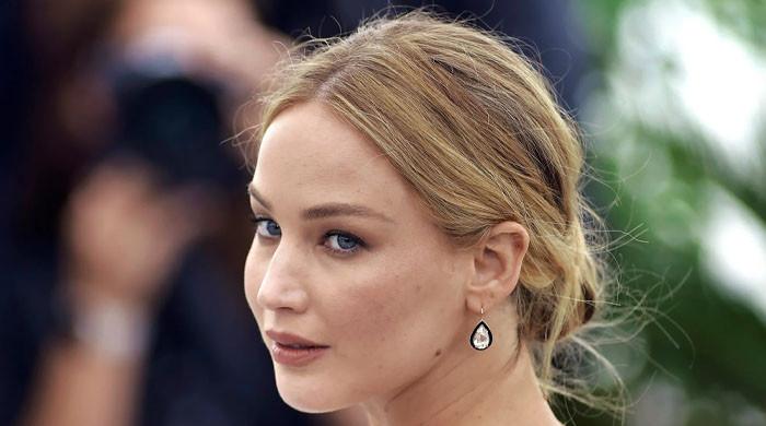 jennifer-lawrence-debuts-red-carpet-appearance-after-pregnancy-news