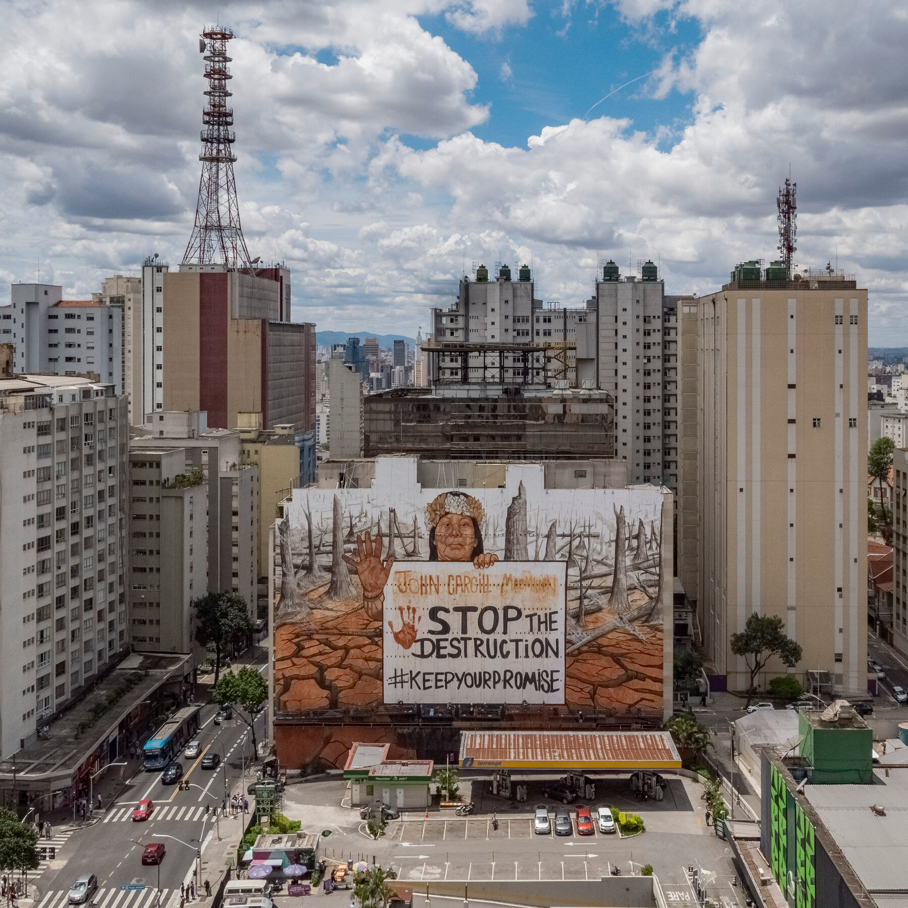 a-us.-farming-giant-gets-a-message-11-stories-tall