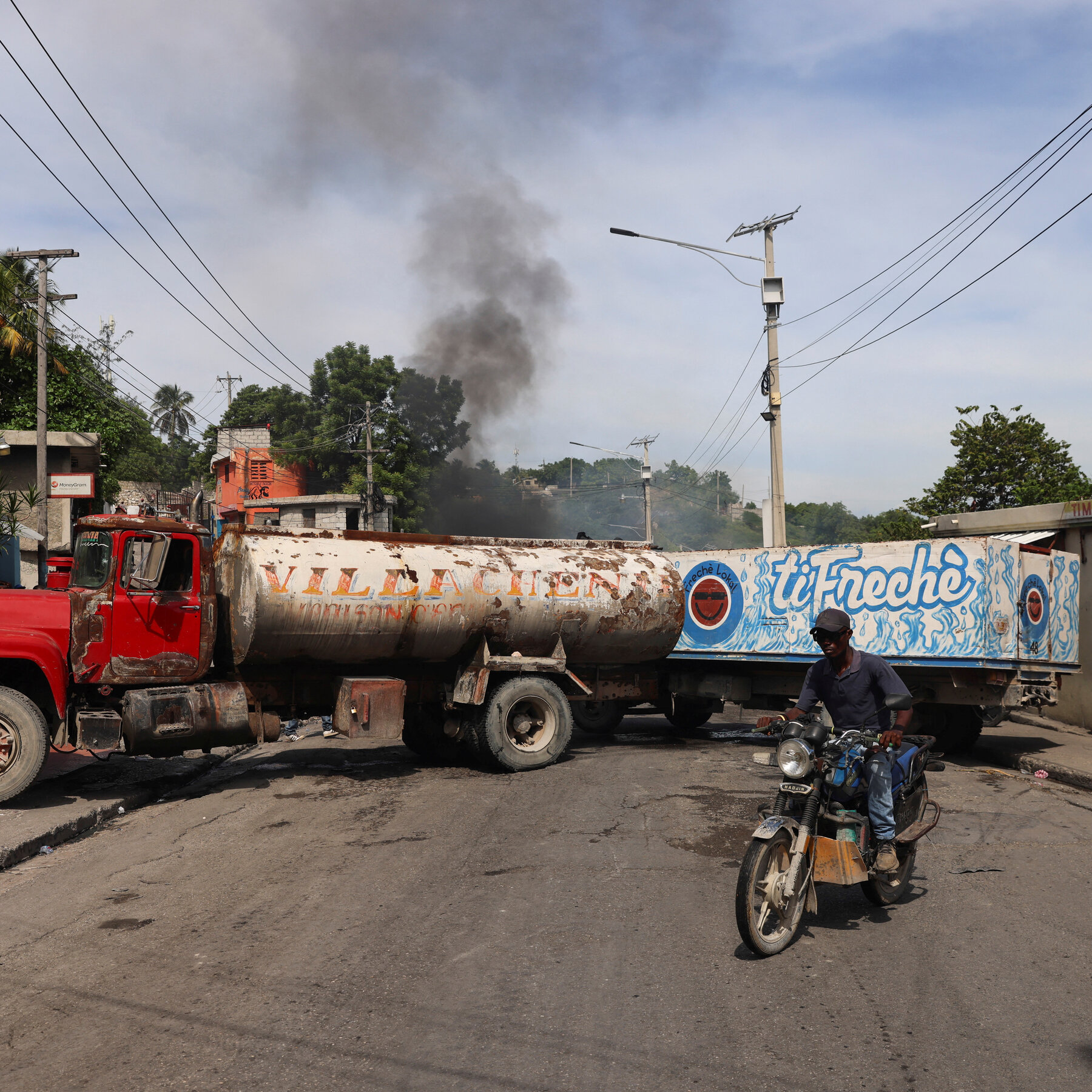 gang-gunfire-in-haiti-hits-us-embassy-vehicles-and-un.-helicopter