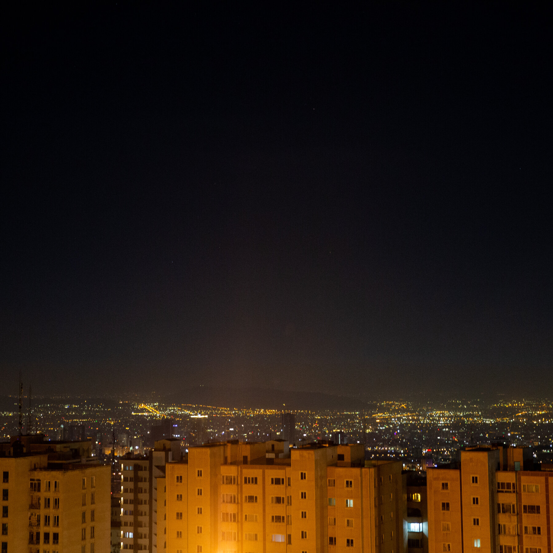live-updates:-israel’s-retaliatory-attack-on-iran-hits-military-bases