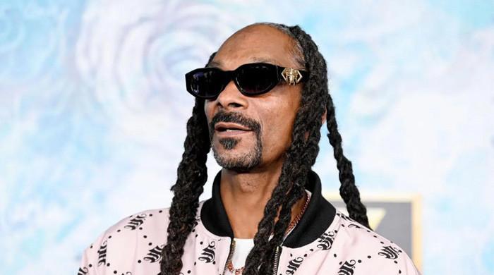 snoop-dogg-shocks-fans-with-‘weird-detail’-while-he-hopped-on-party-bus