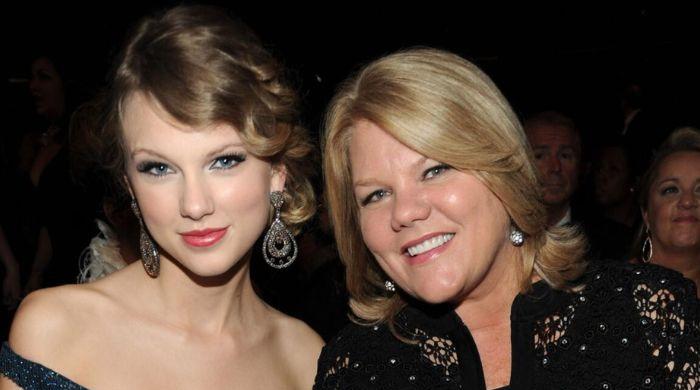 taylor-swift,-mom-andrea-share-adorable-hug-after-‘eras-tour’-show-in-toronto