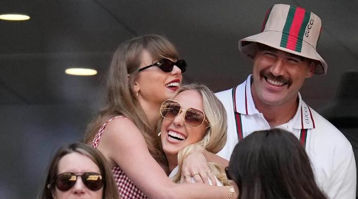 taylor-swift-pampering-britanny-mahomes-amid-pregnancy:-source