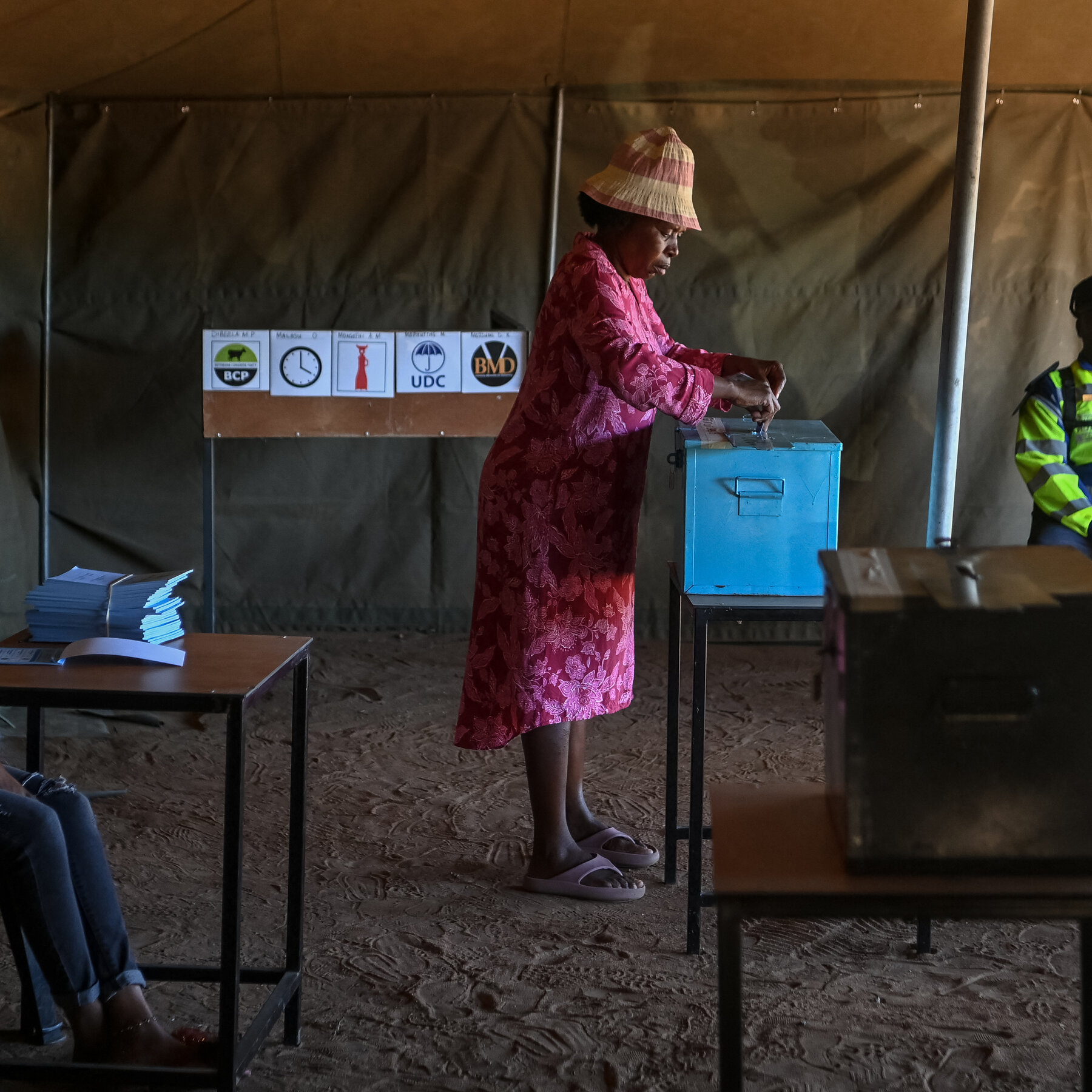 botswana-voters-hand-governing-party-a-stunning-rebuke