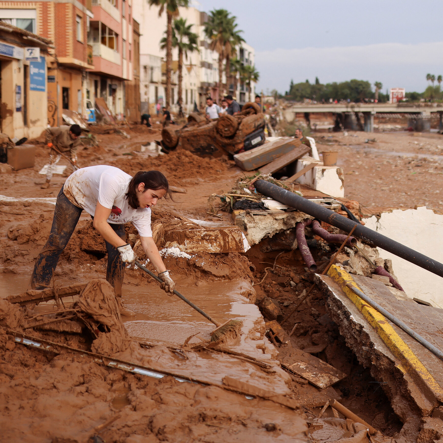 spain-braces-for-more-rain-and-flooding-as-rescuers-dig-through-debris