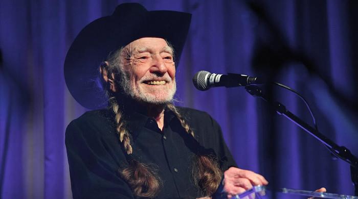 willie-nelson-admits-he-has-no-‘reason-to-worry-about-dying’