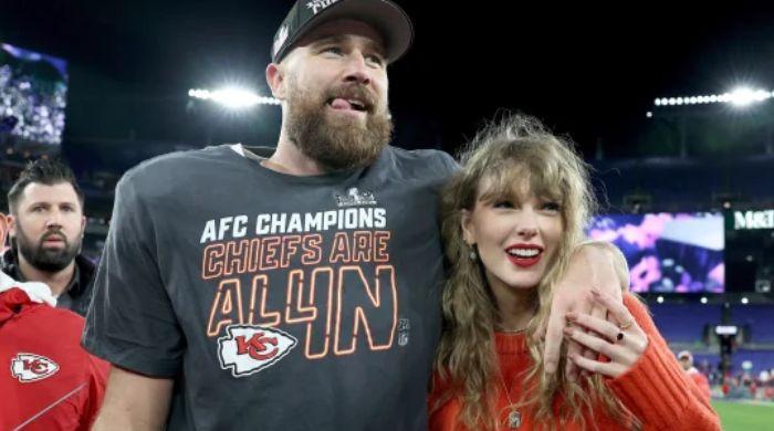 taylor-swift,-travis-kelce-love-story-inspires-new-holiday-movie