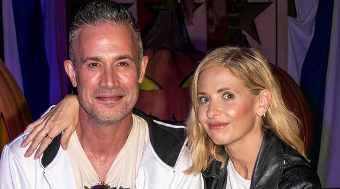 freddie-prinze-jr.-reveals-how-he-and-sarah-michelle-avoid-paparazzi