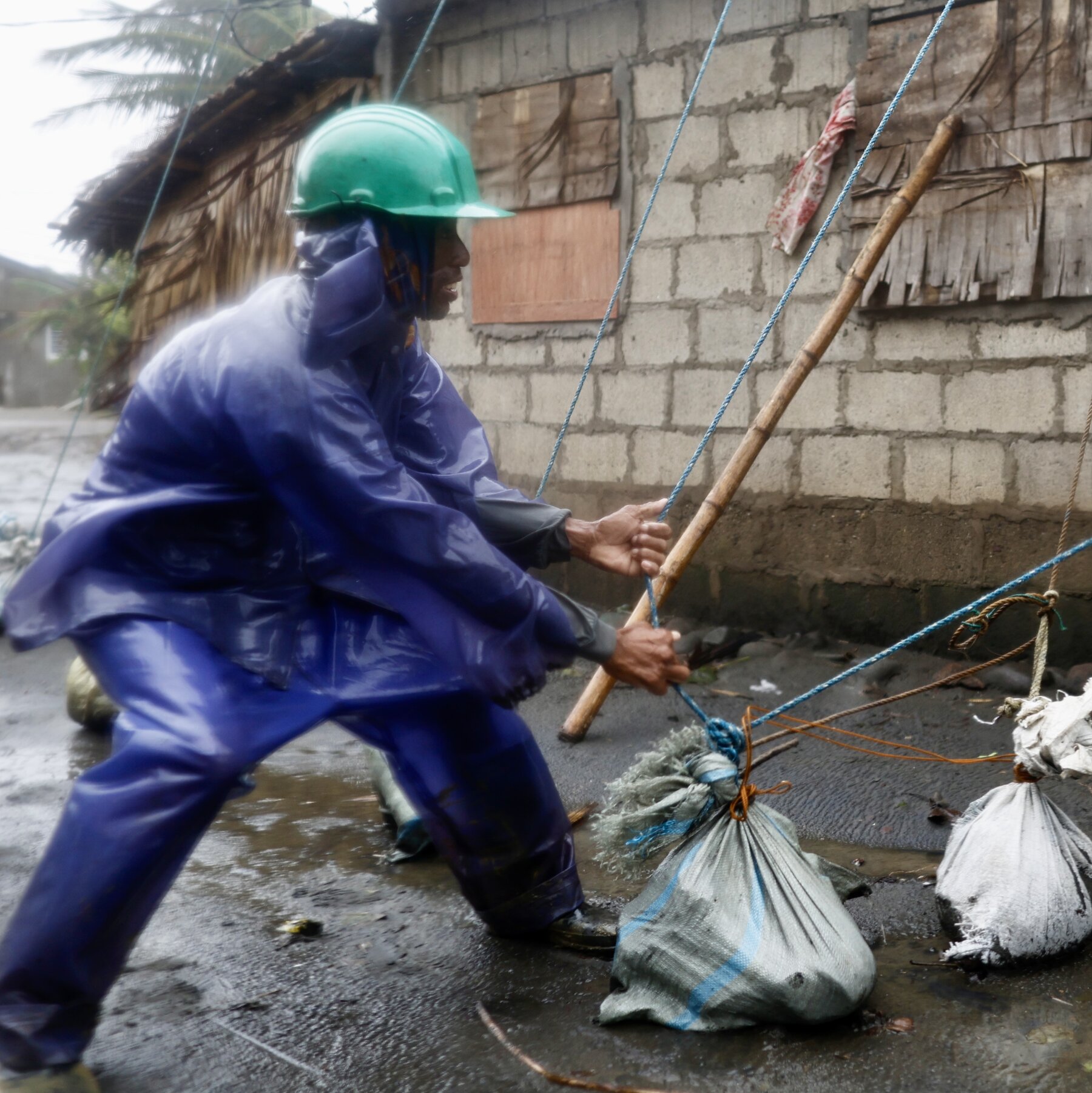 typhoon-yinxing-approaches-the-philippines-as-a-category-4-storm