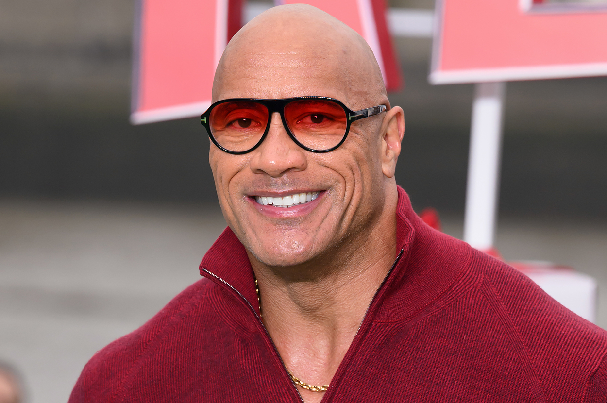 dwayne-johnson-admitted-he-peed-in-bottles-on-the-“red-one”-set-but-denied-“ridiculous”-reports-about-his-tardiness