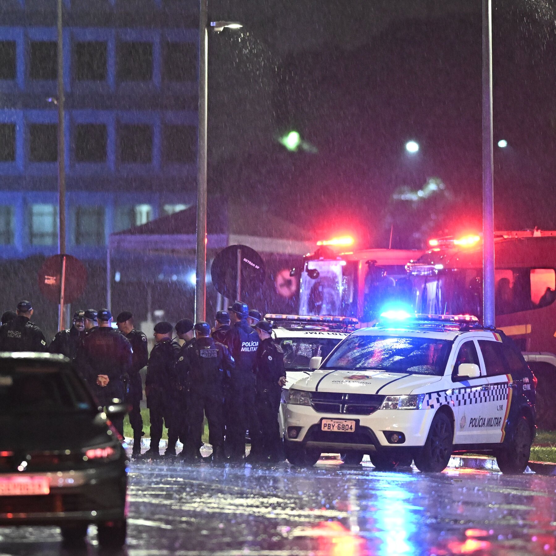 explosions-outside-brazil’s-supreme-court-leave-1-dead