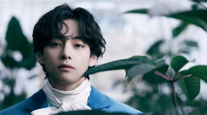 bts’-v-delivers-a-christmas-surprise