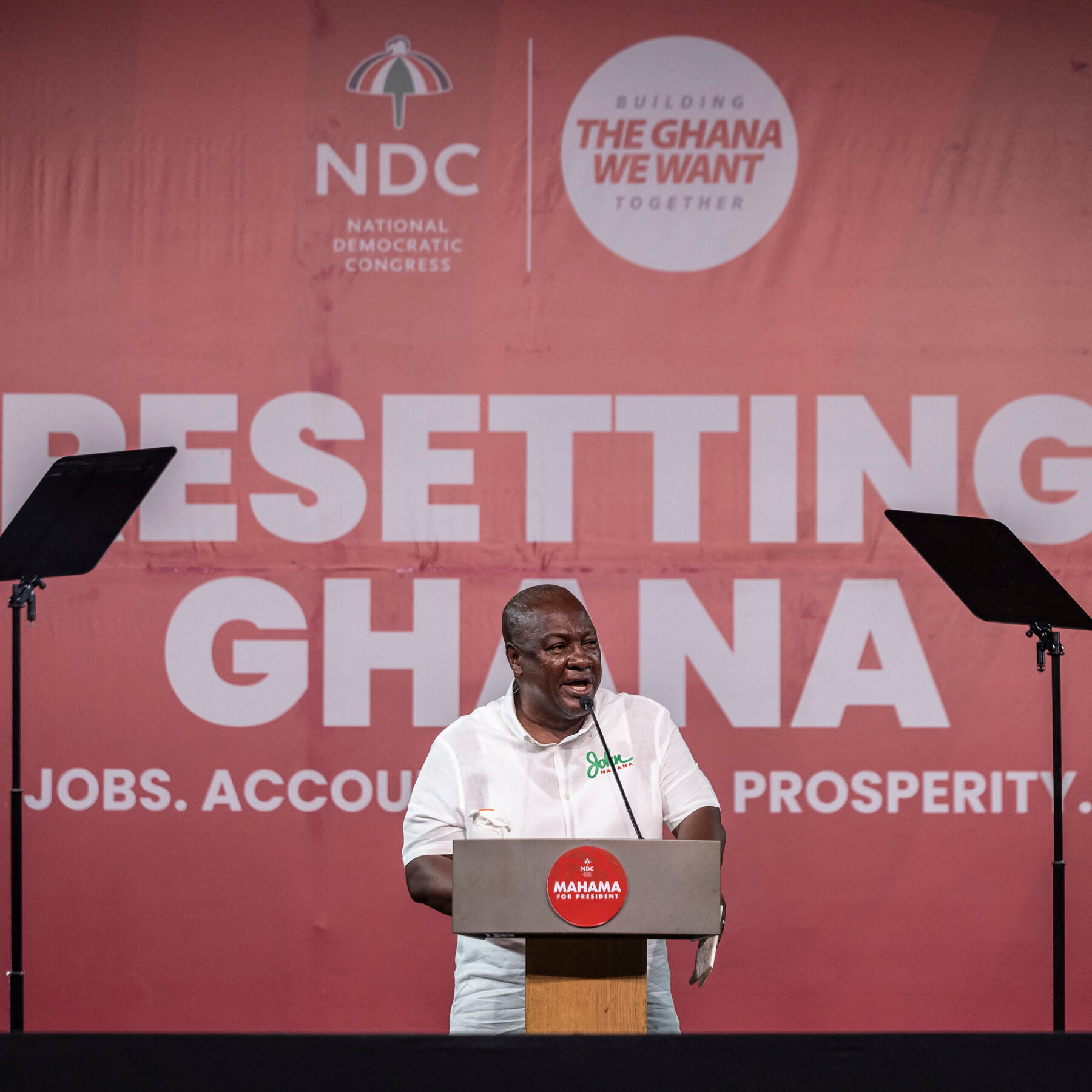 john-dramani-mahama-is-set-to-return-as-ghana’s-president