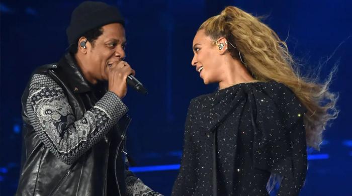 jay-z-receives-strong-support-from-beyonca-amid-rape-allegation