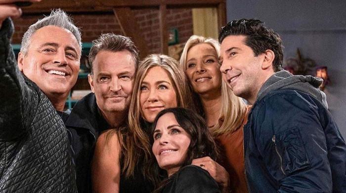 lisa-kudrow-shares-core-principle-that-kept-‘friends’-cast-united