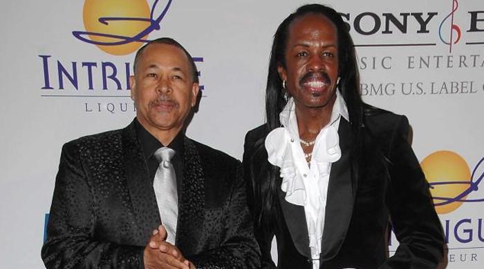 earth-wind-&-fire’s-verdine-white-pays-tribute-to-late-brother