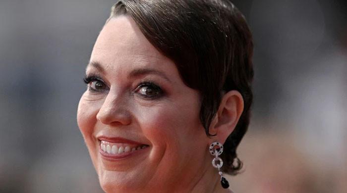 olivia-colman-not-allowed-to-get-christmas-tree