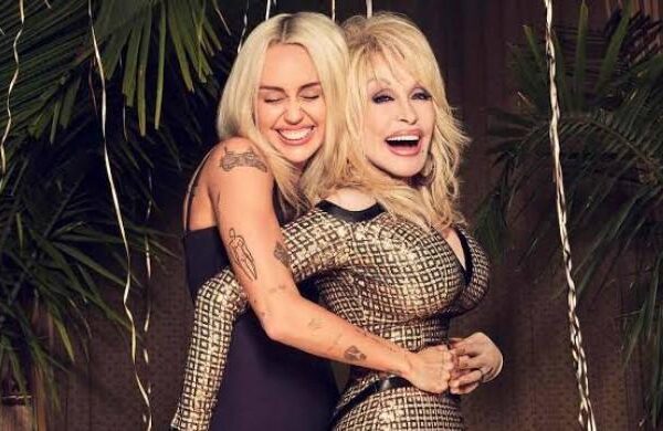 dolly-parton-reveals-what-miley-cyrus-loves-to-do-on-christmas