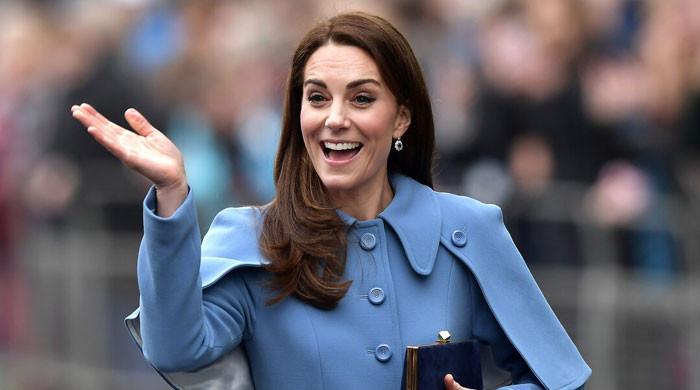 kate-middleton-prepares-to-dazzle-onlookers-with-special-outfit-for-christmas