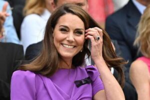 kate-middleton-‘so-happy’-during-christmas-walkabout-after-cancer-battle