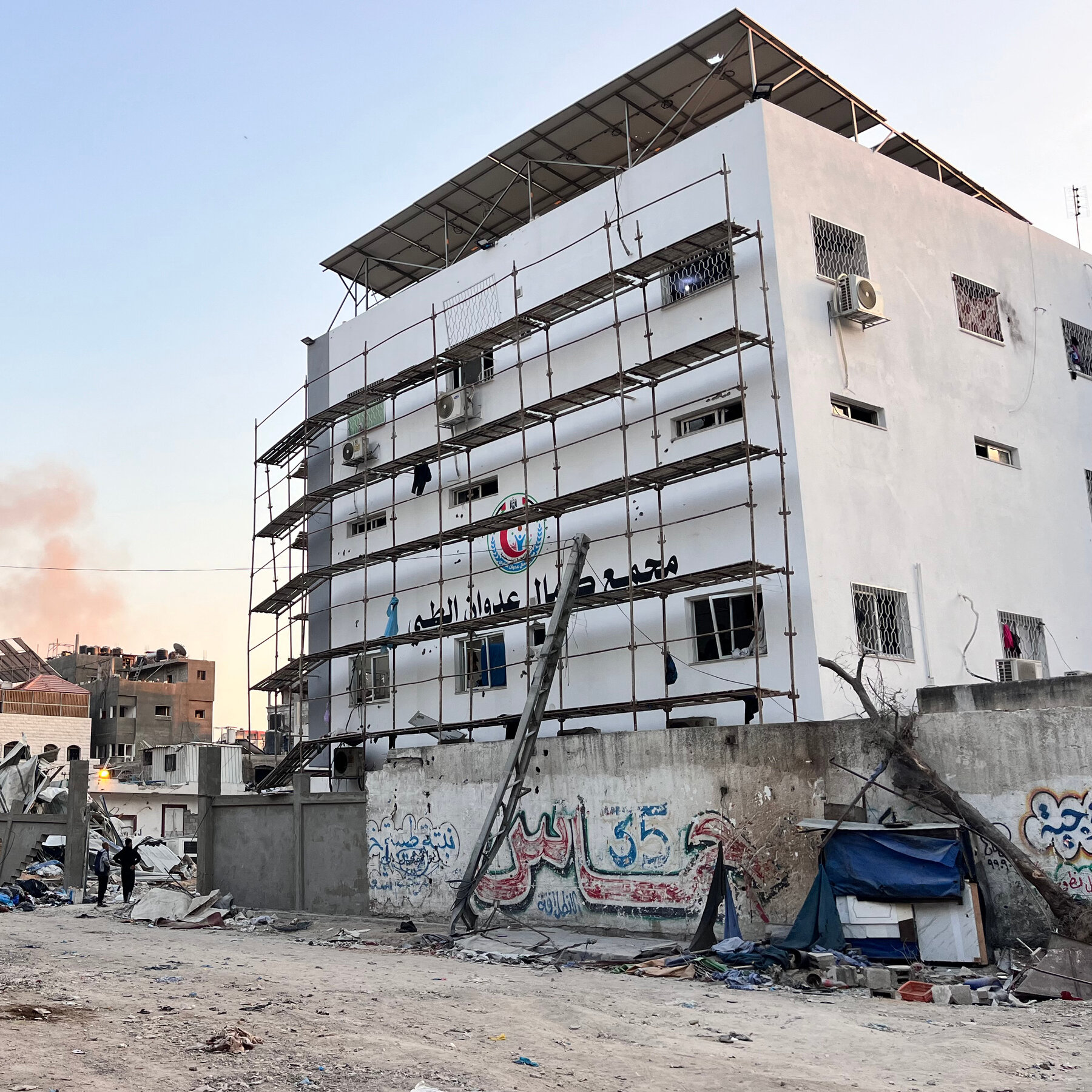 israeli-military-forces-patients-and-staff-to-leave-hospital-in-northern-gaza