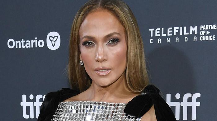 jennifer-lopez-takes-break-with-close-pal-kevin-costner-amid-ben-affleck-split