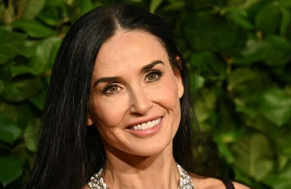 demi-moore-enjoys-snow-with-20-month-old-granddaughter-lou
