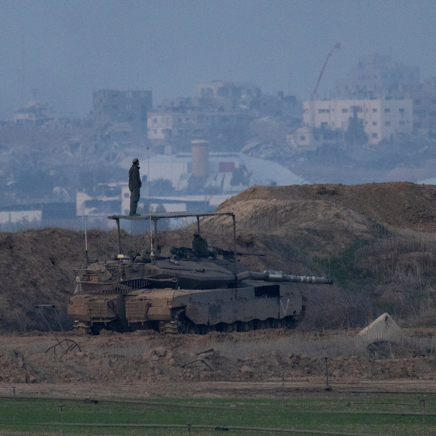 israel-and-hamas-work-out-differences-that-had-delayed-cease-fire-deal,-netanyahu-says