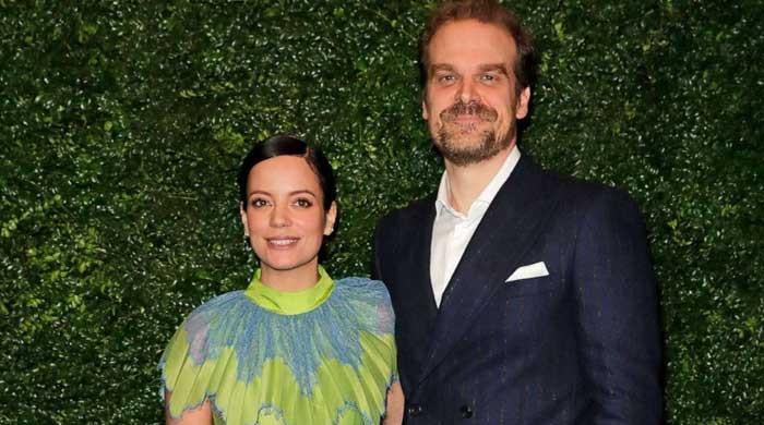 lily-allen-breaks-down-in-tears-discussing-david-harbour-divorce-rumors