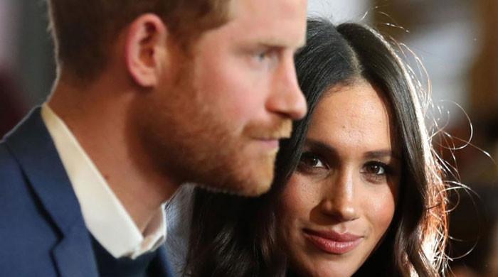 prince-harry-wants-‘hybrid’-relationship-with-royal-family-amid-meghan-markle-dominancy