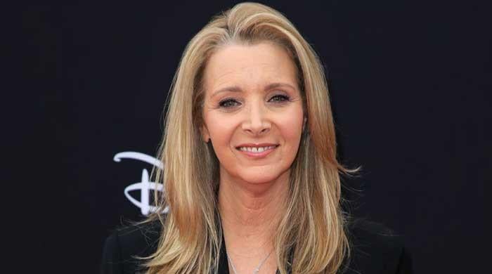 lisa-kudrow’s-bold-comment-about-her-marriage-raises-concerns