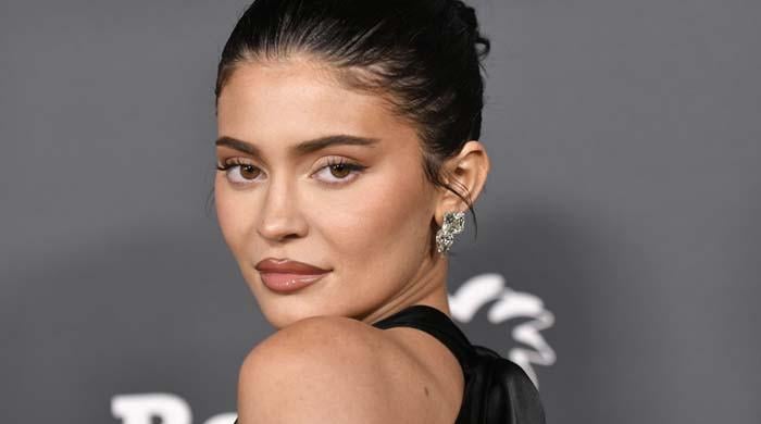 kylie-jenner-offers-bts-glimpse-from-her-stunning-bafta-look