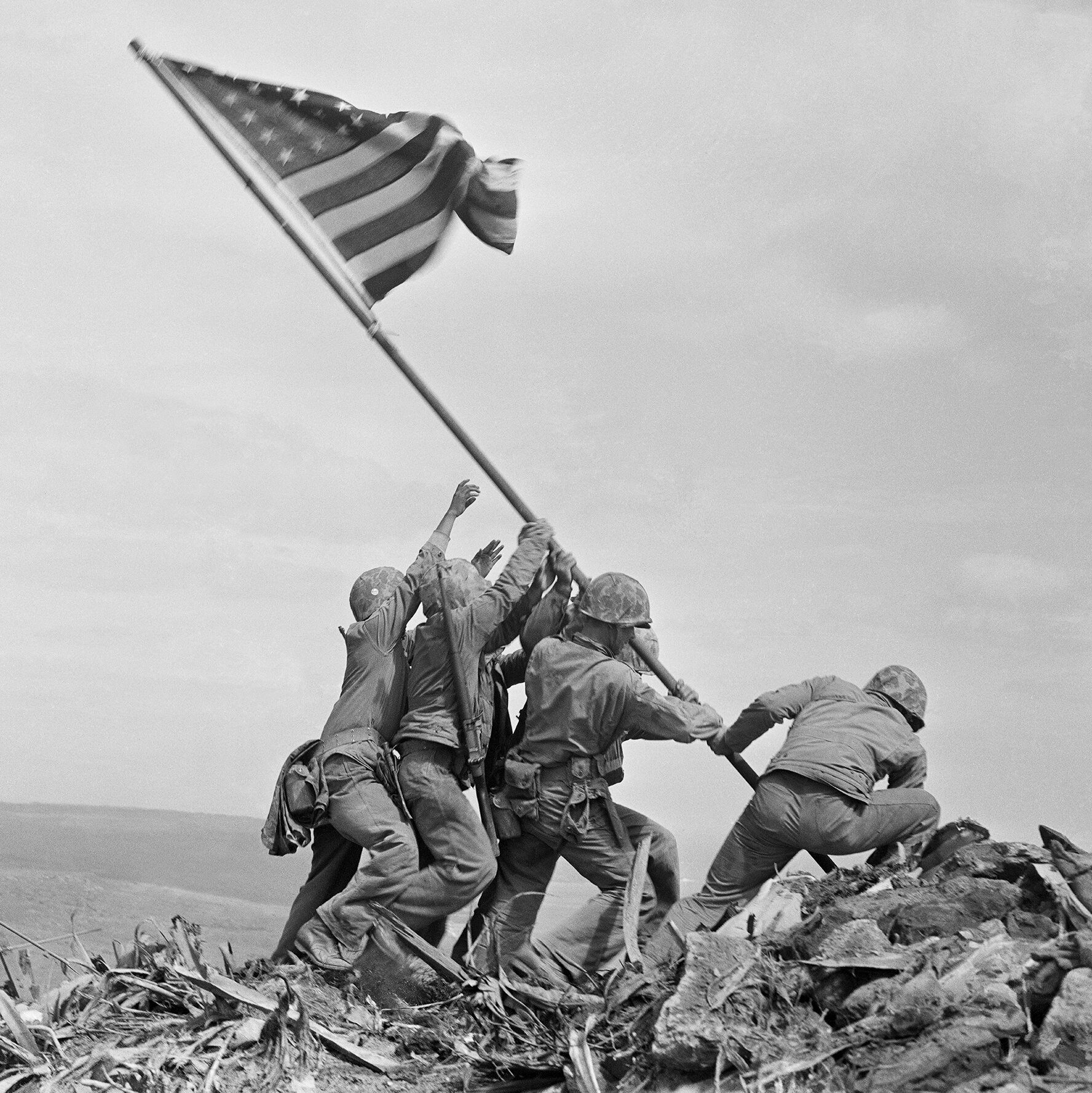 the-battle-of-iwo-jima:-a-photo-history