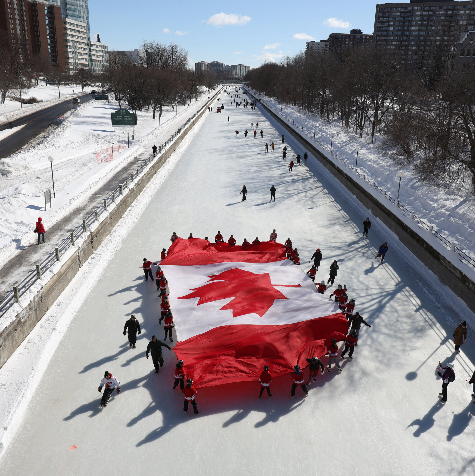 rejecting-trump’s-call-to-annex-their-nation,-canadians-rally-around-the-flag