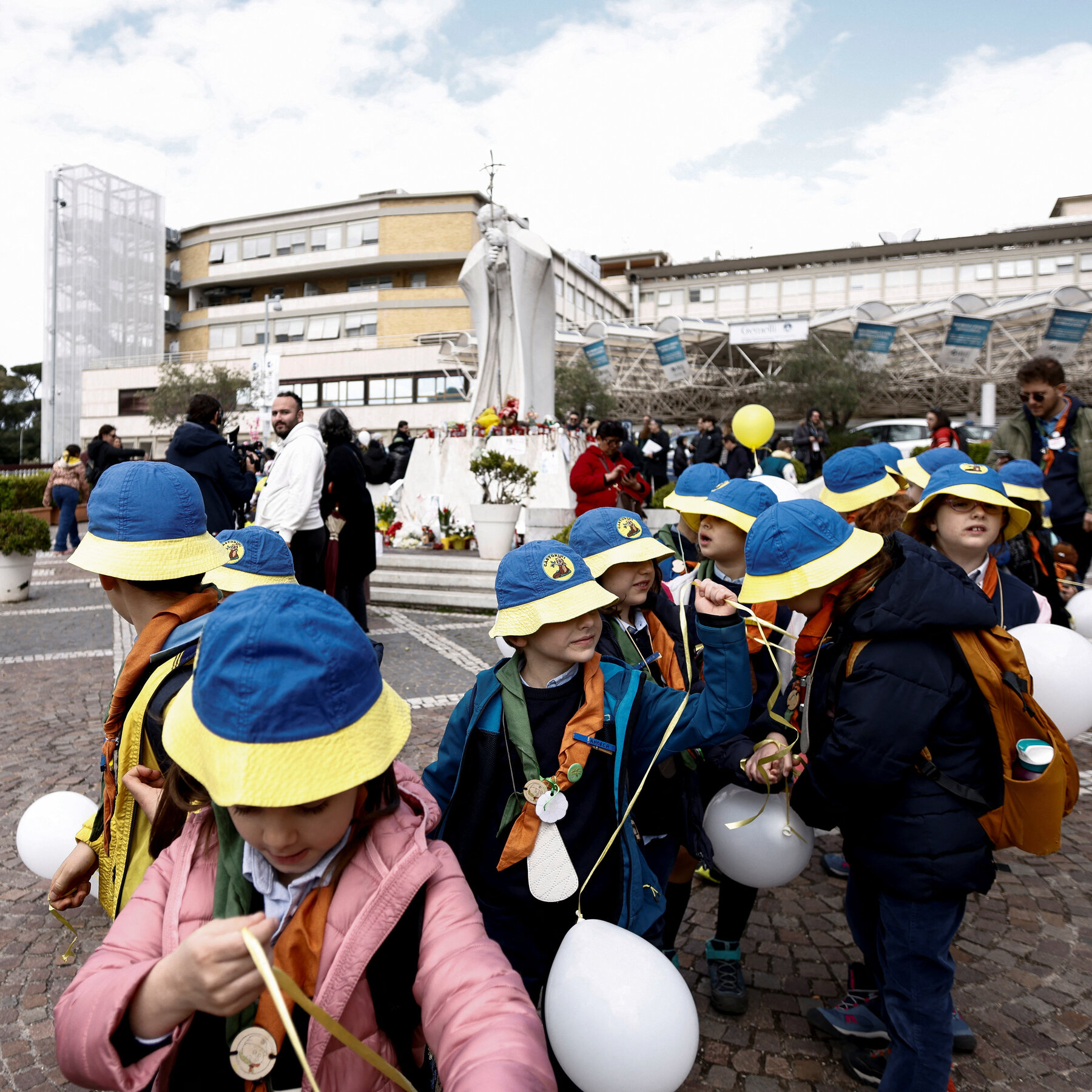 children-try-to-cheer-pope-francis-during-his-hospital-stay